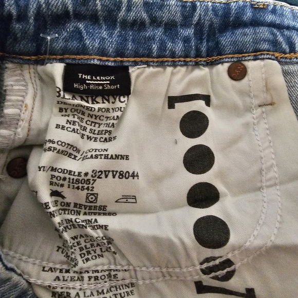 🆕 BLANKNYC The Lenox High Rise Blue Denim Whiskered Distressed Shorts Size 27 - Picture 6 of 7